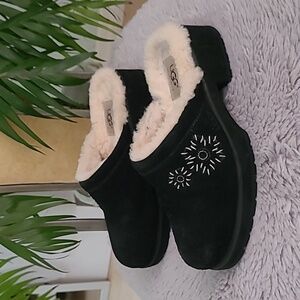 Ugg Solvang Suede Clogs ❤️